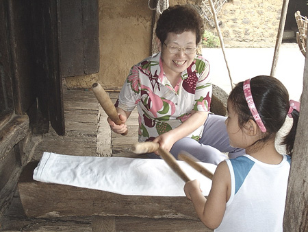 다듬이돌 방망이 소리에 ... 